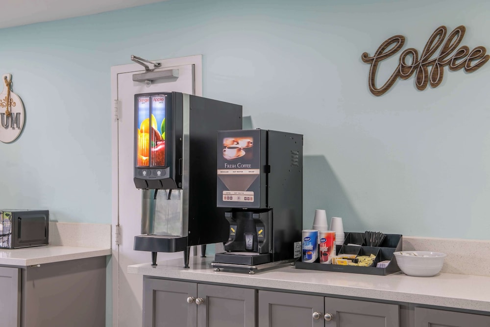 Macon Vacations - Motel 6  Macon, GA - I-475 - Property Image 6