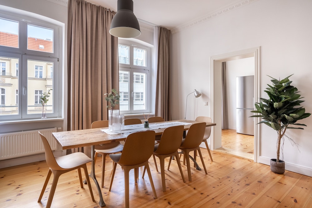 Schoenhouse Avenue by Limehome