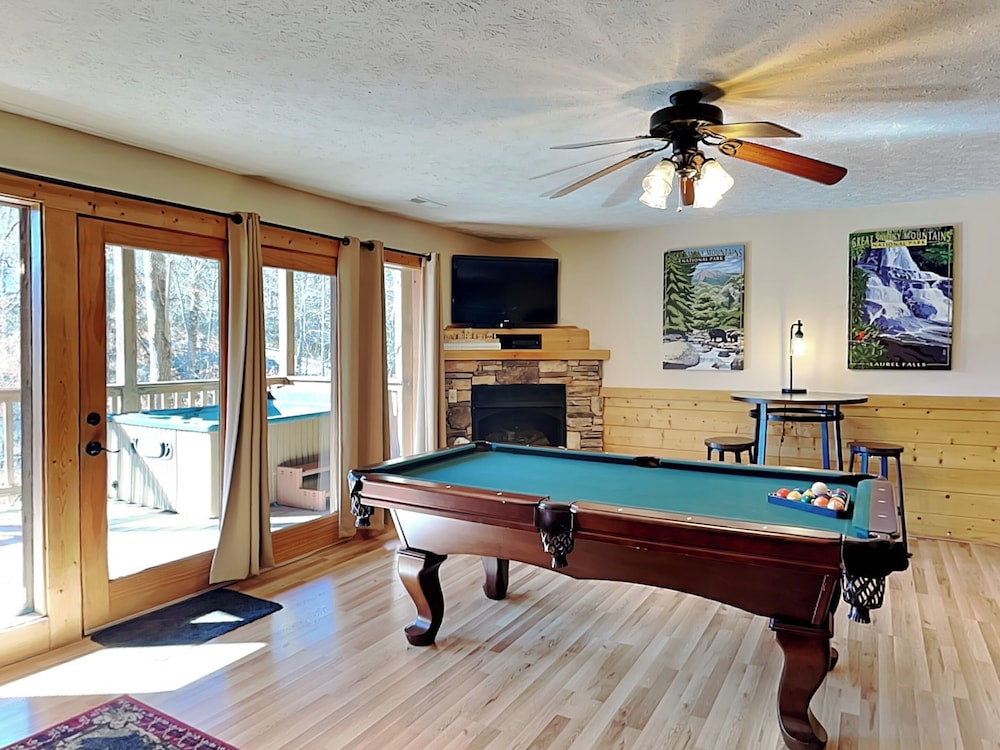 Smoky Bear Hideaway by Jackson Mountain Rentals
