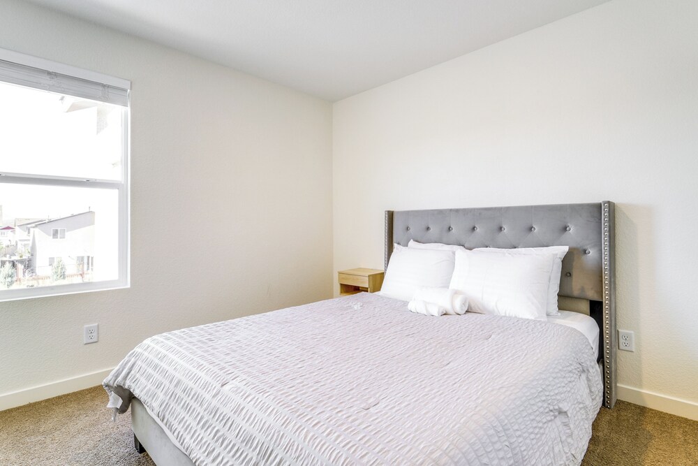 Reno Vacations - Modern Reno Vacation Home: Easy Access to Nature - Property Image 22