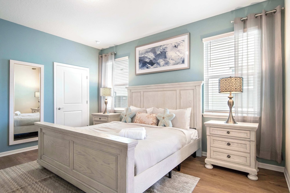 Bright & Spacious 7BR Pool Villa w/ Game Loft New Windsor Cay Resort Near Disney