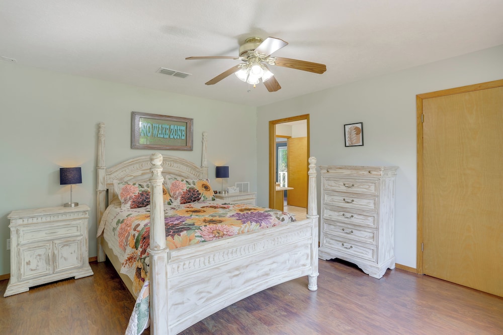 Wraparound Porch: Toledo Bend Reservoir Retreat!