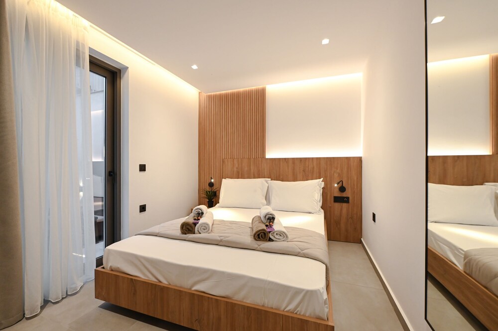 MGK Luxury Suites With a Private Pool Ligaria