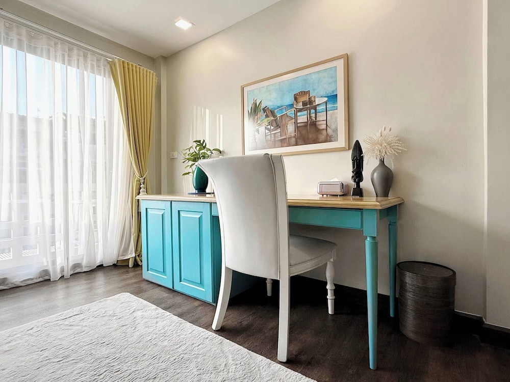 Stylish 3-bedroom Townhome in Heart of Bangkok