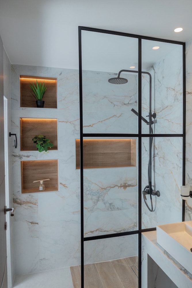 G B Urban Spa by Cretanhouses