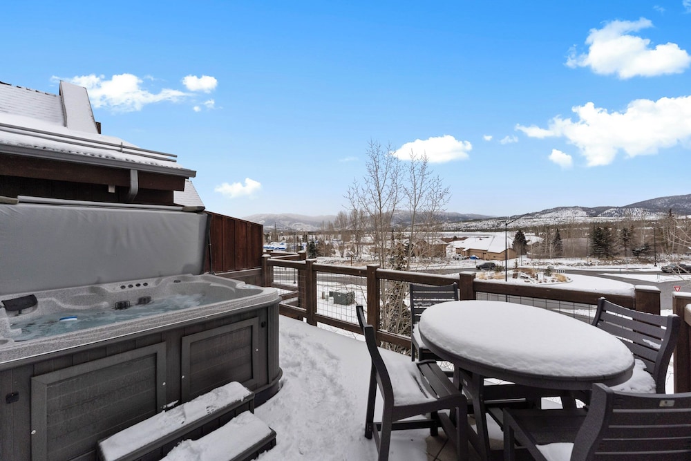 Watertower Place Condos Unit 202, Building B