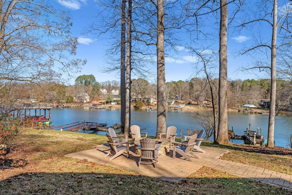 Waking Up Norman Lakefront Getaway w Kayaks Fire Pit Lake Views