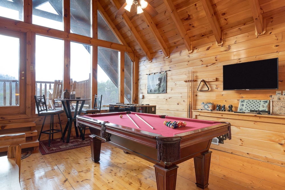 Anne s Place Cozy Cabin With Hot Tub Games Near Dollywood Attractions