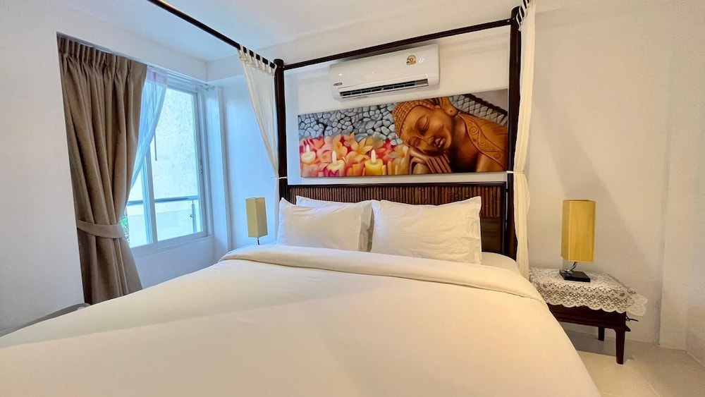 B6 - 1 Bdr Modern Condo With Balcony and Pool, Karon