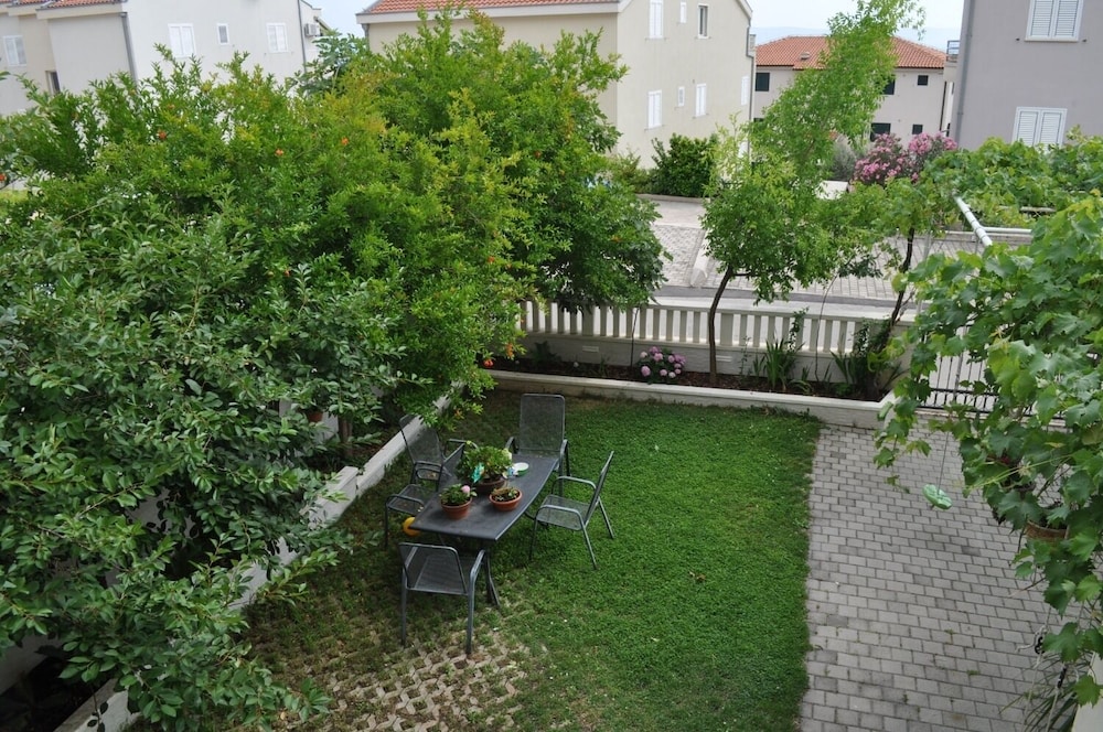 Photo 8
