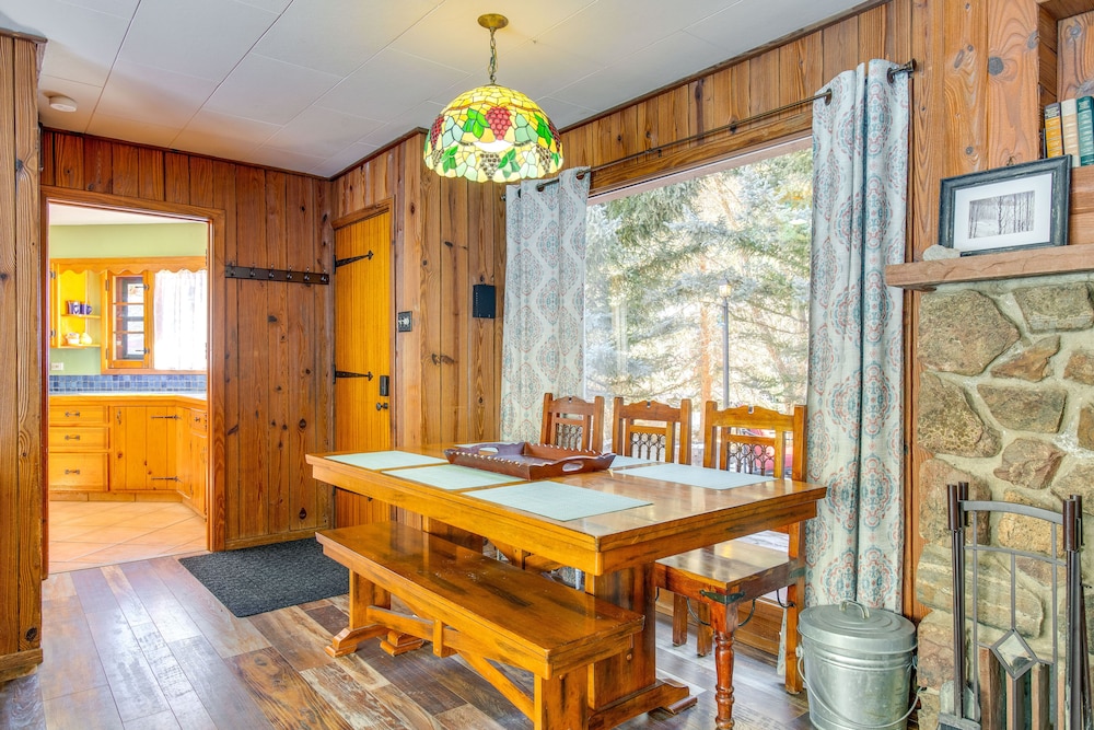 Charming Idaho Springs Retreat on Chicago Creek!