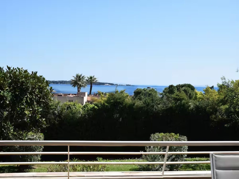 Apartment in Golfe Juan With Sea View