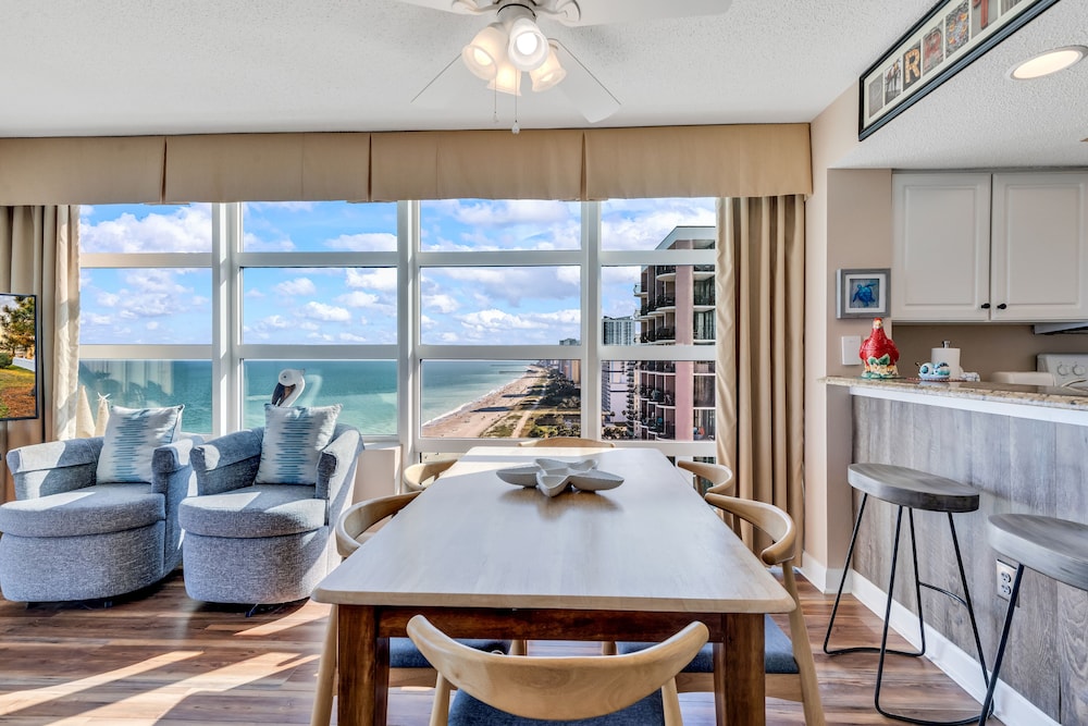 Carolinian Corner Gem Views view 3