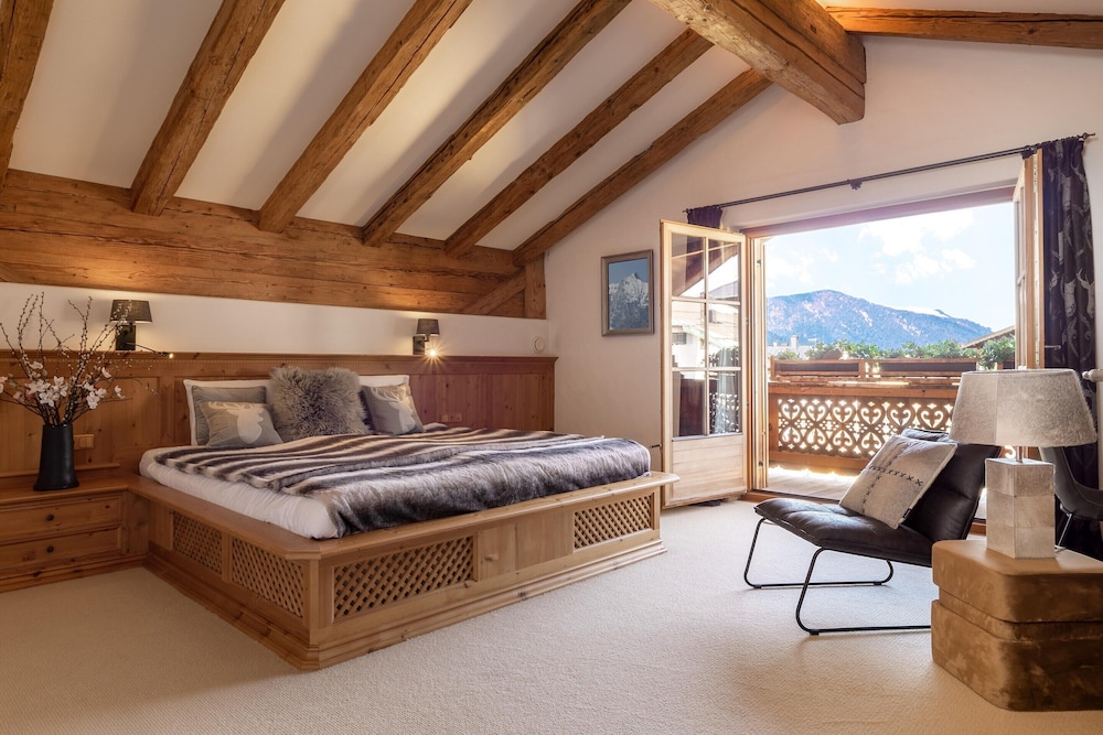 Elegant Chalet Near Slopes & Village