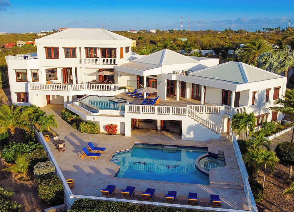 Sheriva Luxury Villas and Suites - Image 1