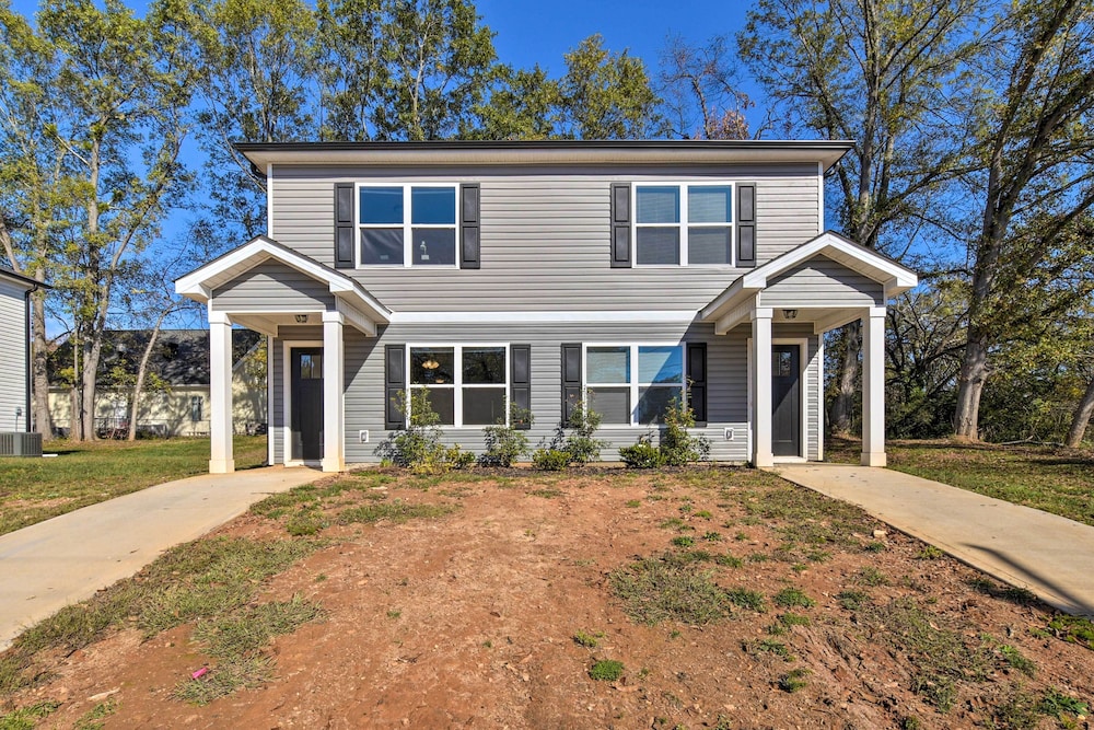 Greer Getaway w/ Smart TV ~ 1 Mi to Dtwn! view 5
