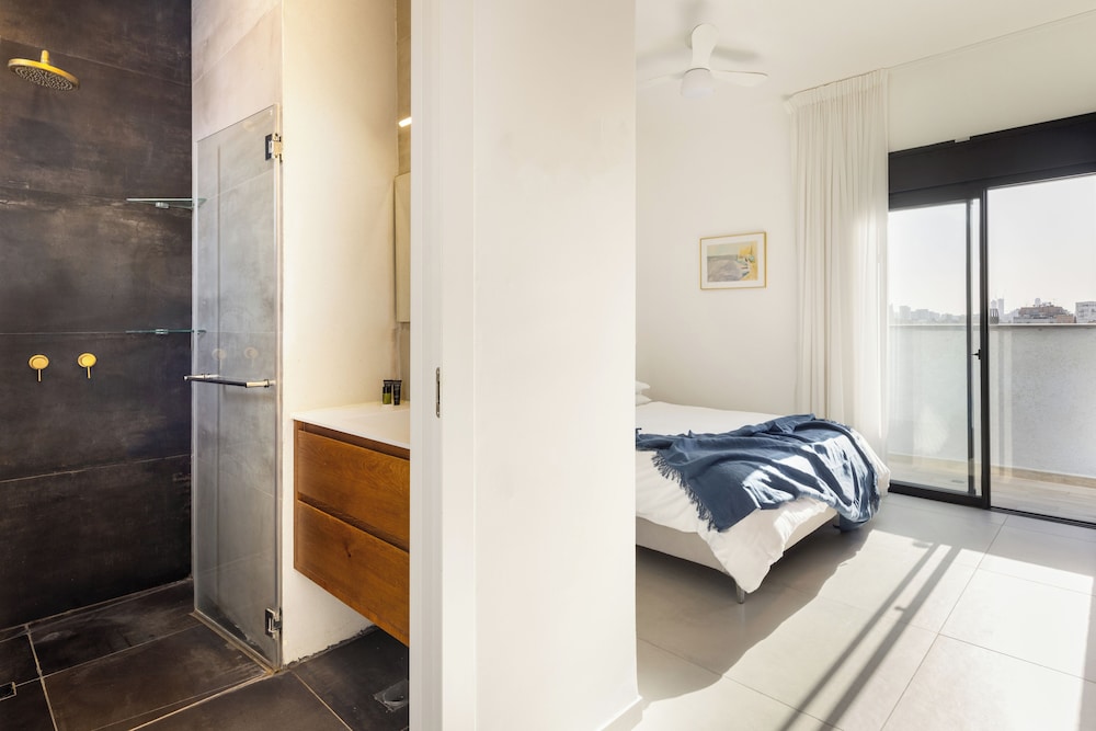 Rooftop Jacuzzi Penthouse by Sea N' Rent