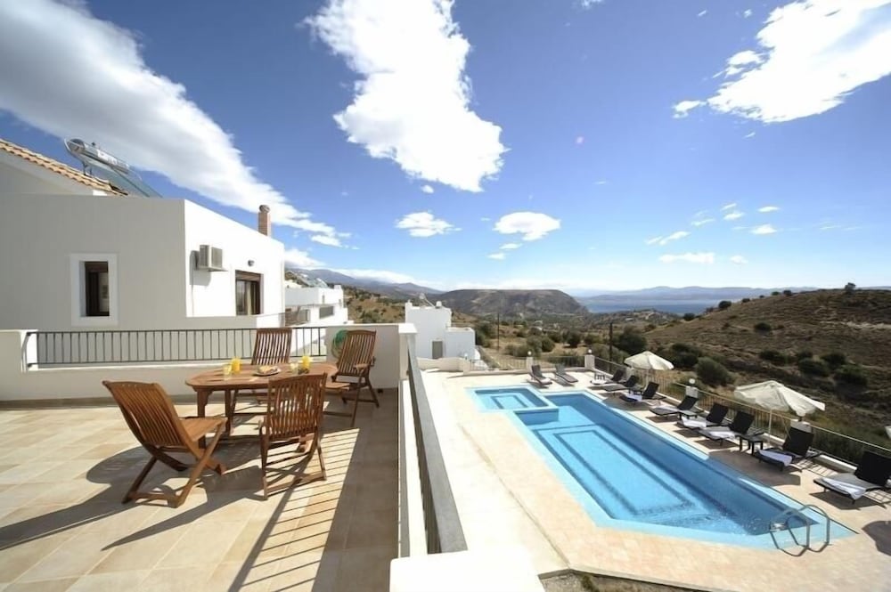 Lenikos Resort