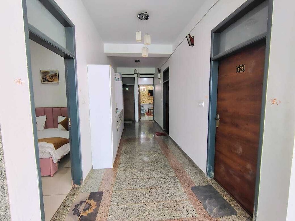 Baba Sundaram Hotel & Restaurant