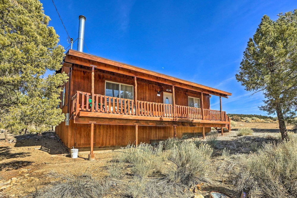 Big Bear Lake Cabin w/ Deck & Views ~ 9 Mi to Ski! view 3