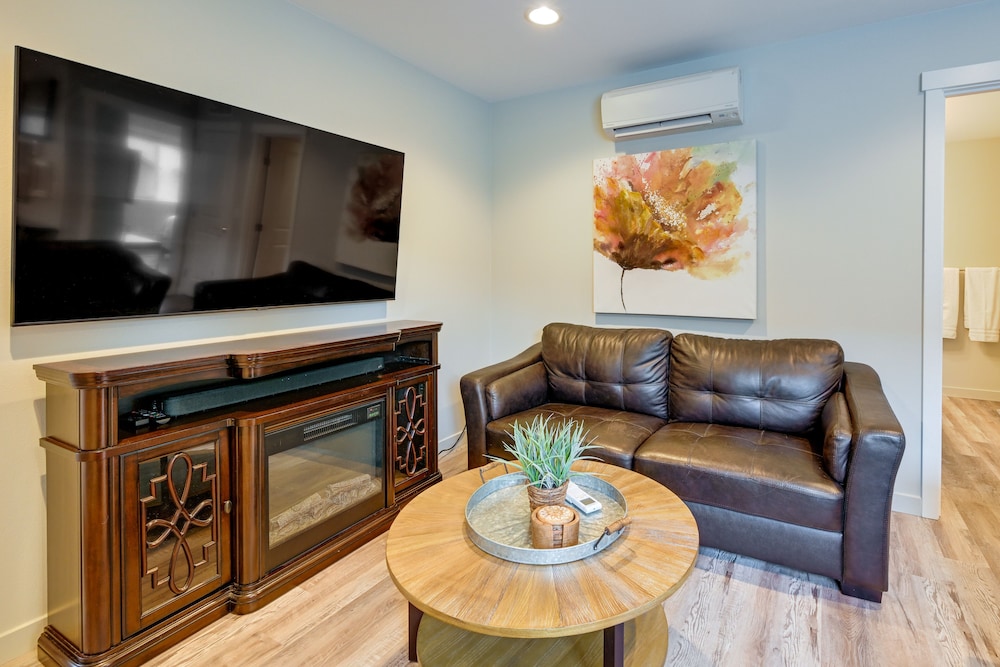 Modern Seatac Gem w/ Fireplace & Smart Tvs! view 4