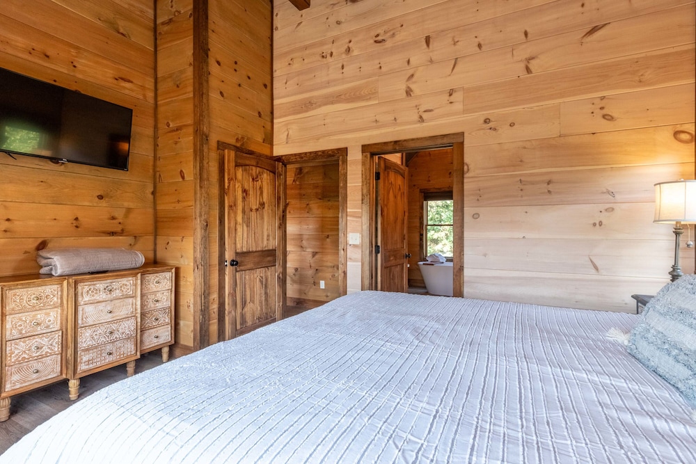 Raccoon Ridge Retreat - Gatlinburg Mountain Escape
