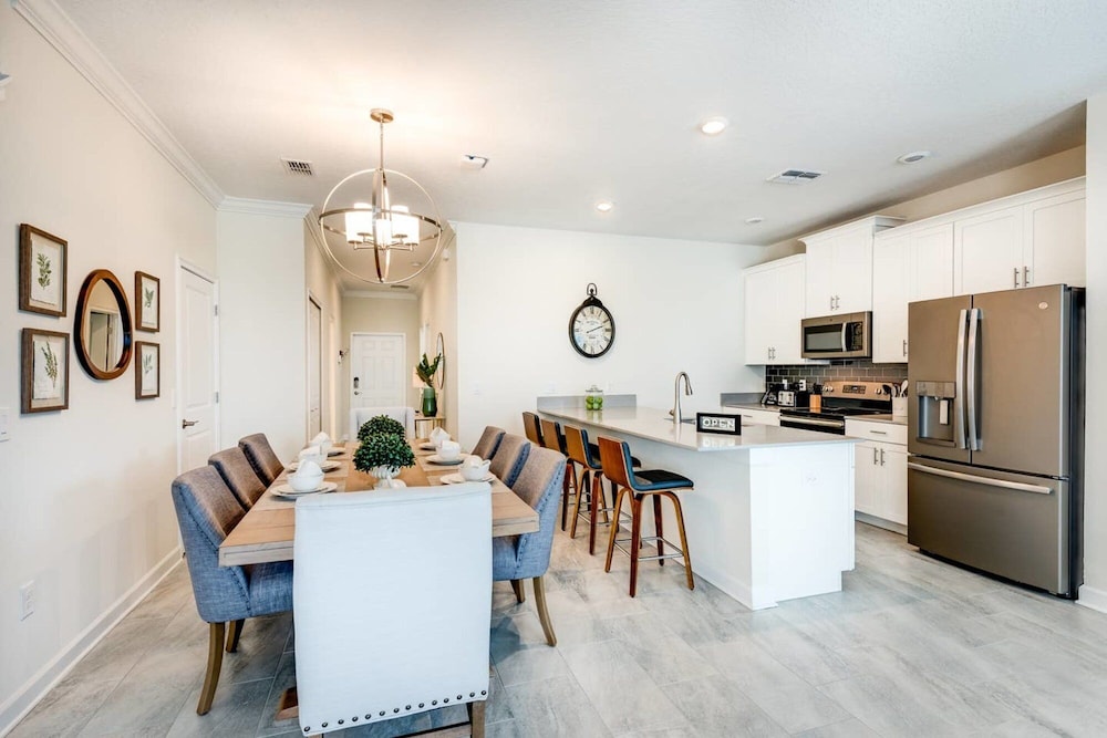 Modern and Spacious 5 bed Home Resort - Image 3