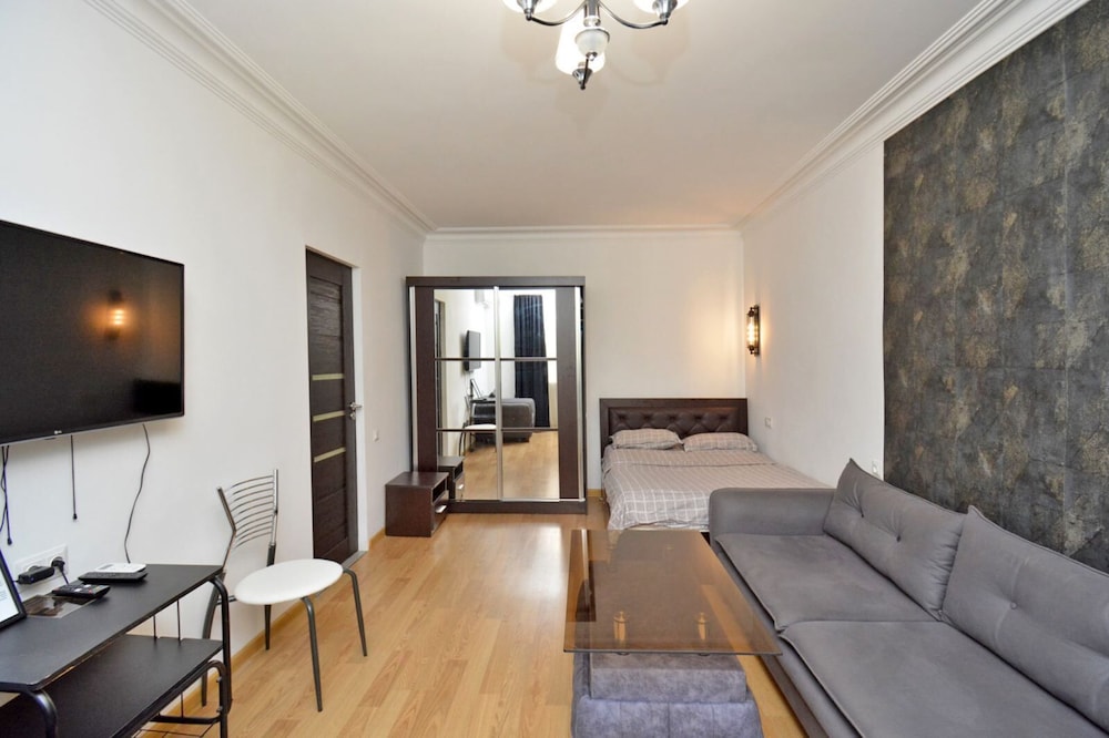 Mashtots apartment by Luxe Group MA154