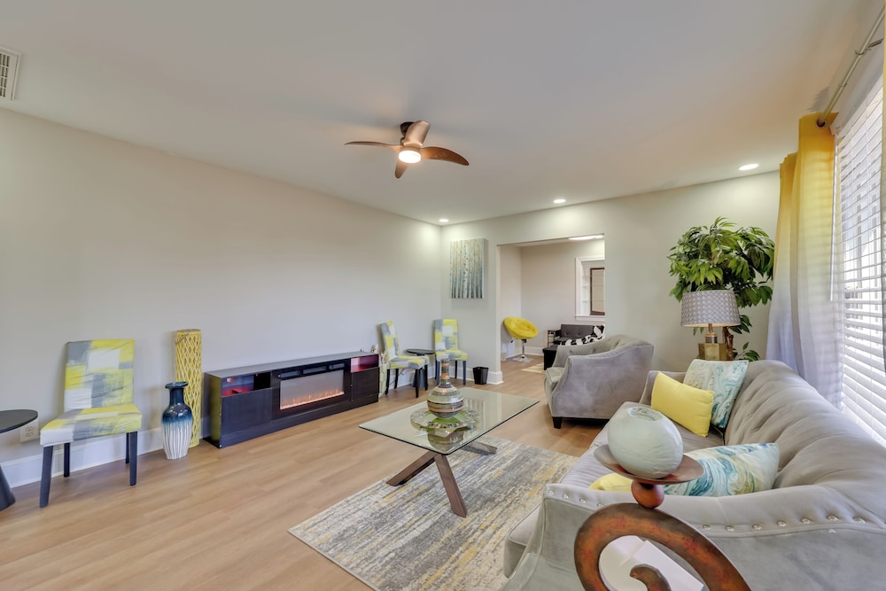 < 2 Mi to Ecu: Cozy Greenville Getaway w/ Porch!