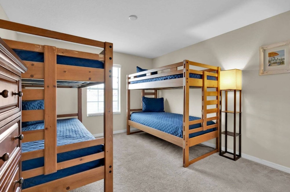 Amazing 4 Bedrooms 3 Bath Sleeps 10