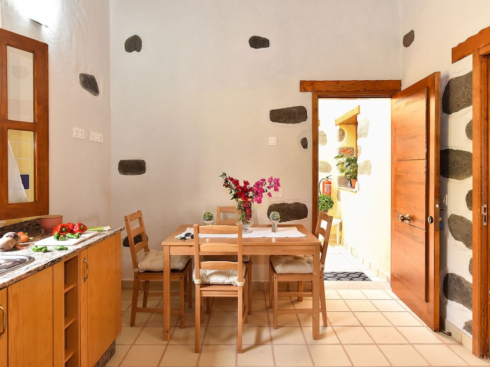 Luxurious Villa in Las Palmas With Swimming Pool photo 4