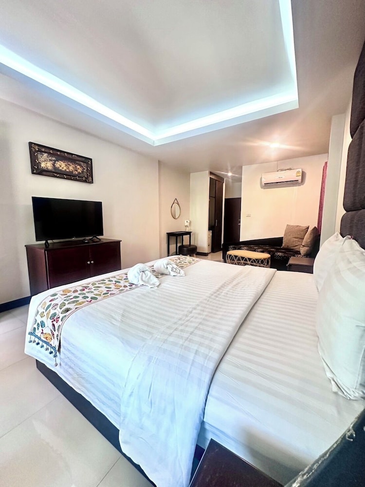 The leaf&pool hostel