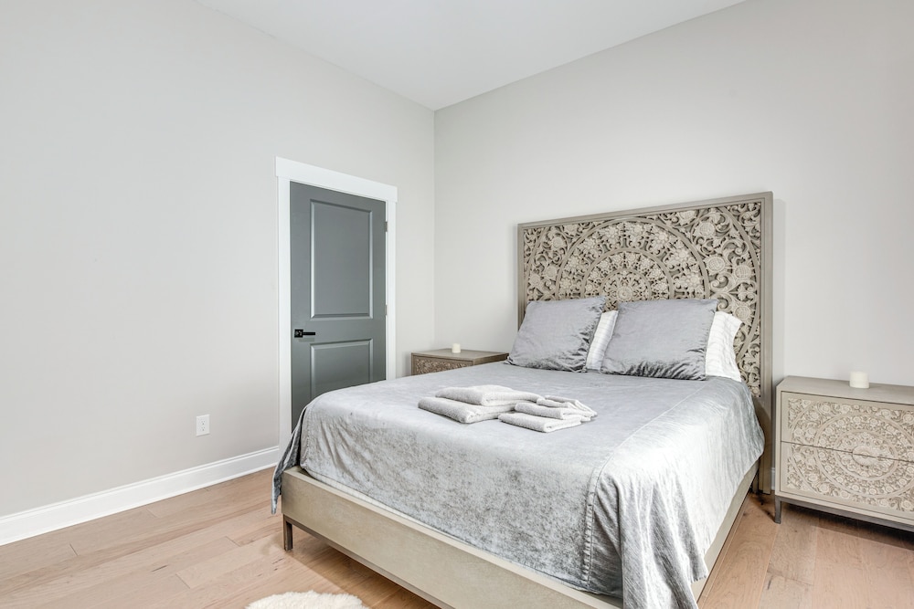 5 Mi to Dtwn Atl: Home w/ Office & Large Backyard!