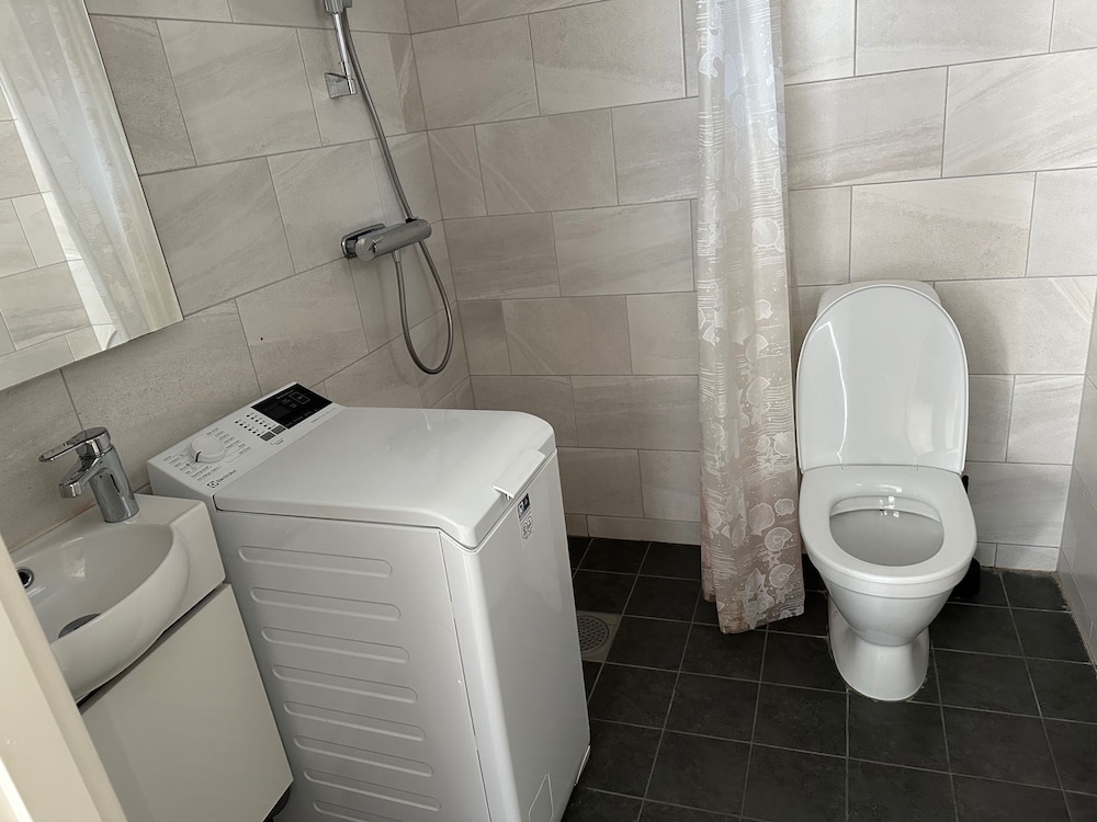 Stockholm Apartment - Sleeps 4 & Free Parking