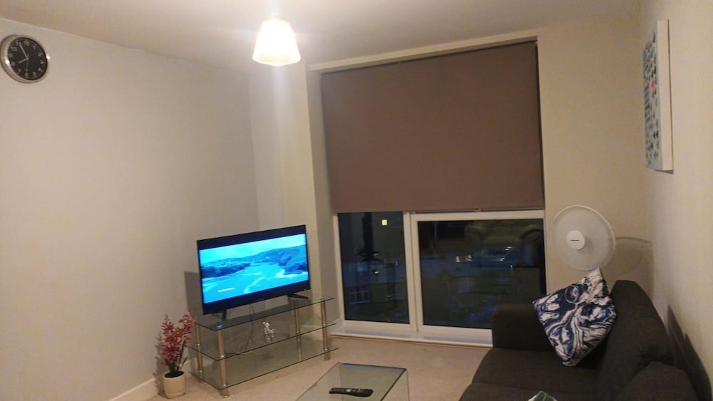 Apartment - Sleeps 4, Pets Allowed & Parking