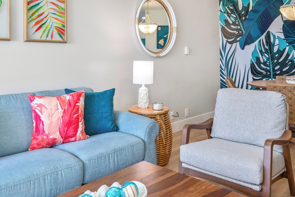 Hip Hawaiian Oceanfront Vistas