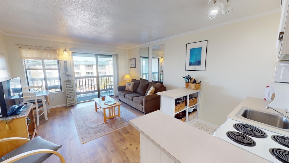 Beach Racquet B by Tybee Vacation Rentals