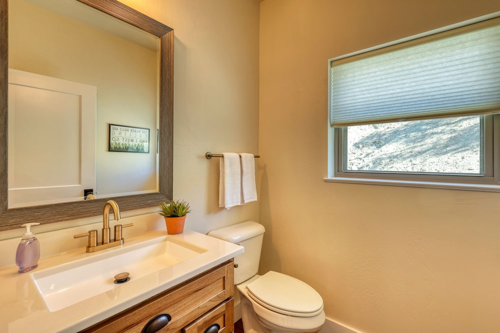 Saddle Up For Luxury - 15 Minutes to Mt Rushmore