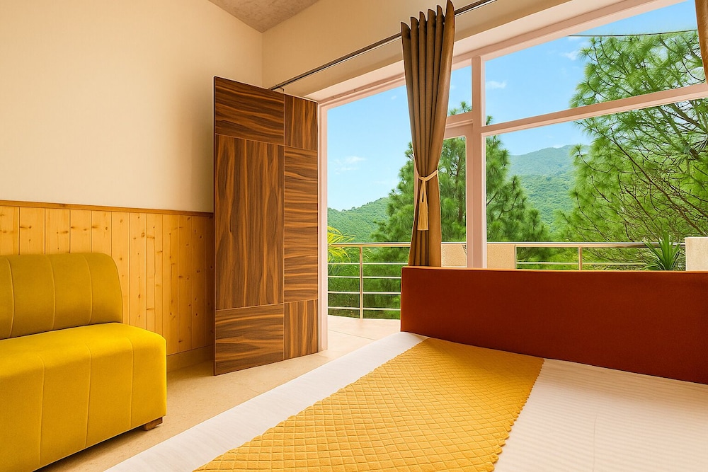 Hotel Shiva Lake - Near Mussoorie Lake