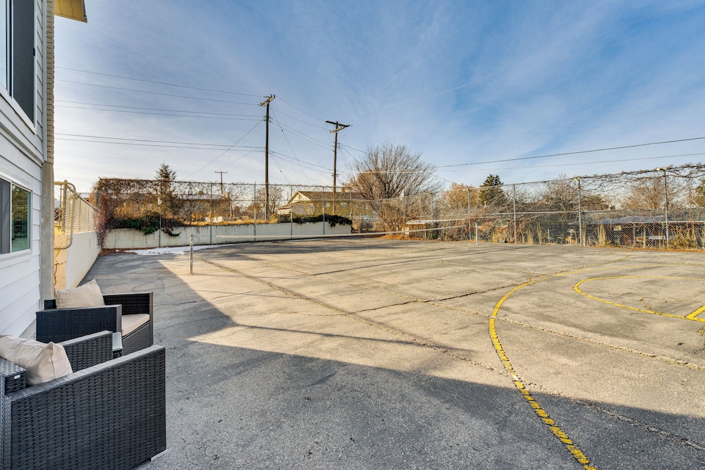 4 Mi to Downtown Ogden: Home w/ Pool Access!