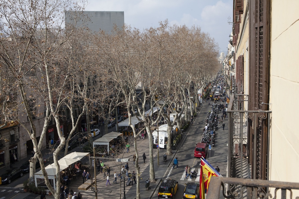 Las Ramblas Pasaje Bacardi Apartments - Image 5
