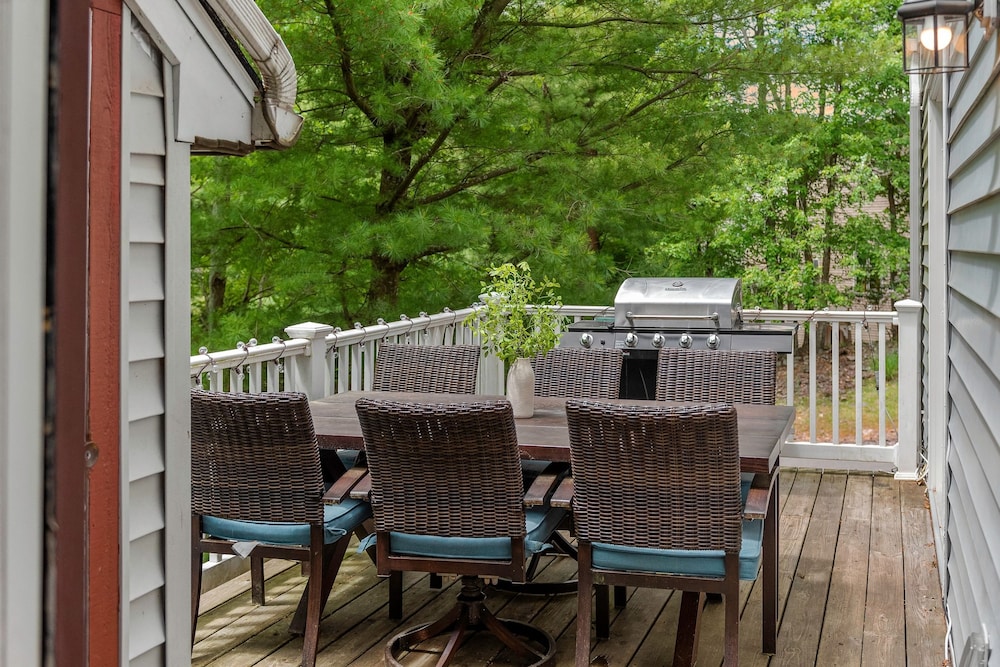 The Boulder Inn by Avantstay Indoor Hot Tub Game Room Outdoor Fire Pit