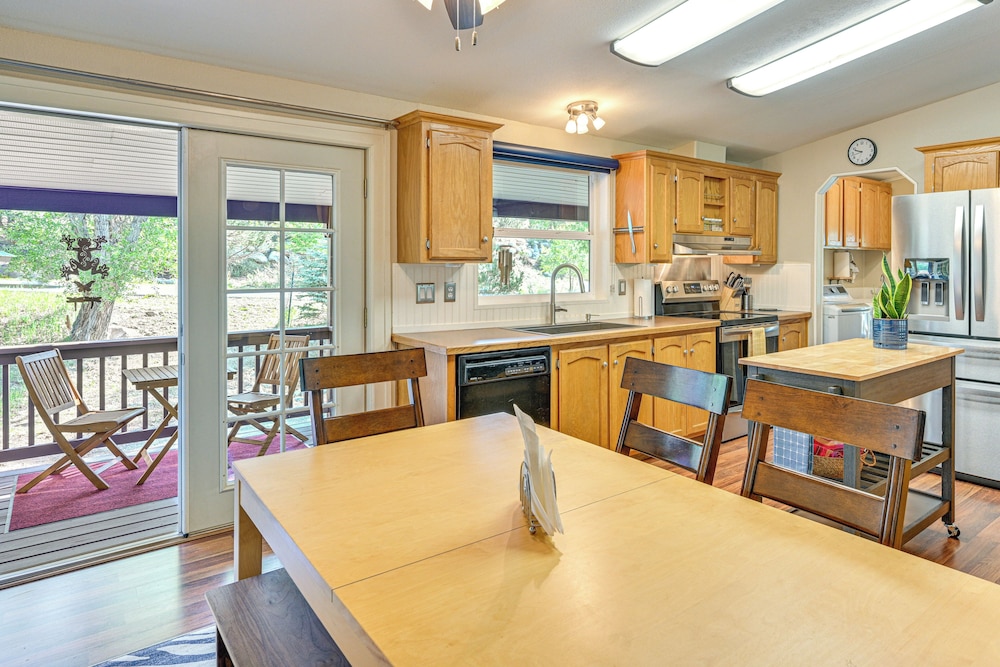 Creekside Buena Vista Retreat: Walk to Main St!
