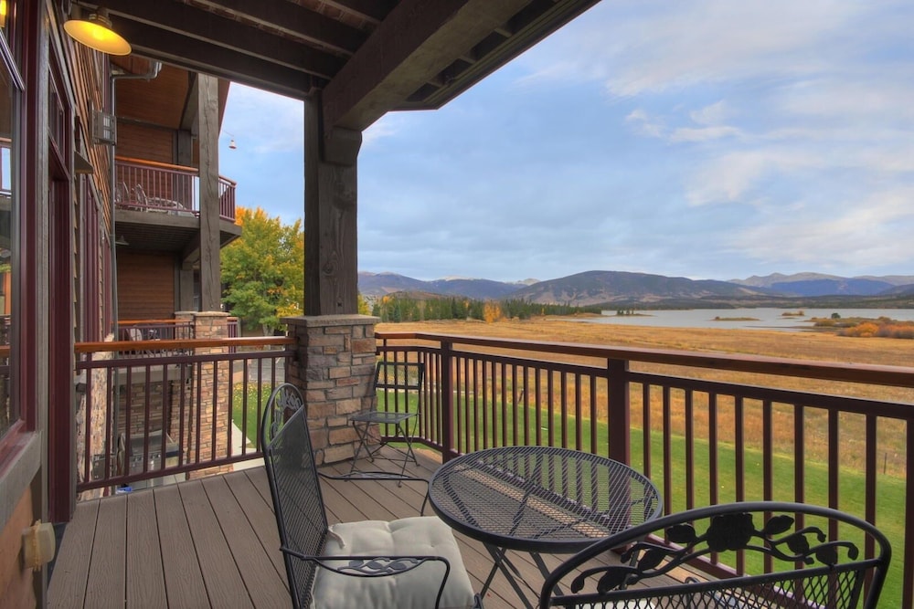 Timberline Cove 203 2 Bedroom Condo by RedAwning