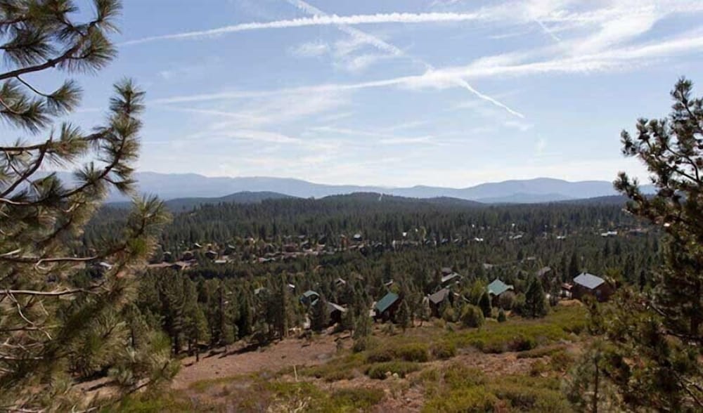 Pinnacle View