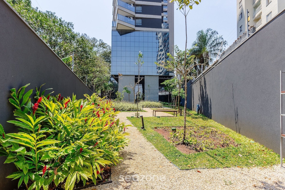 Building w/ Pool and Gym in Paraiso - ONP