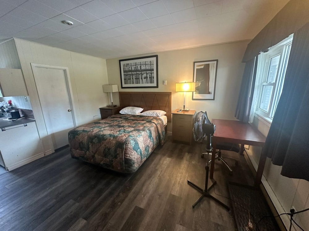 Pine Ridge Motel