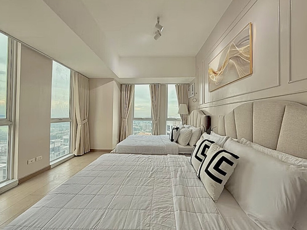 Live Luxury Living at BGC Venice