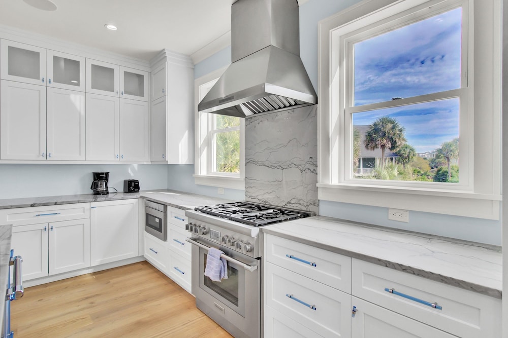 7 Beachwood East by Avantstay Steps to the Beach Ocean Views Hot Tub 7bdr