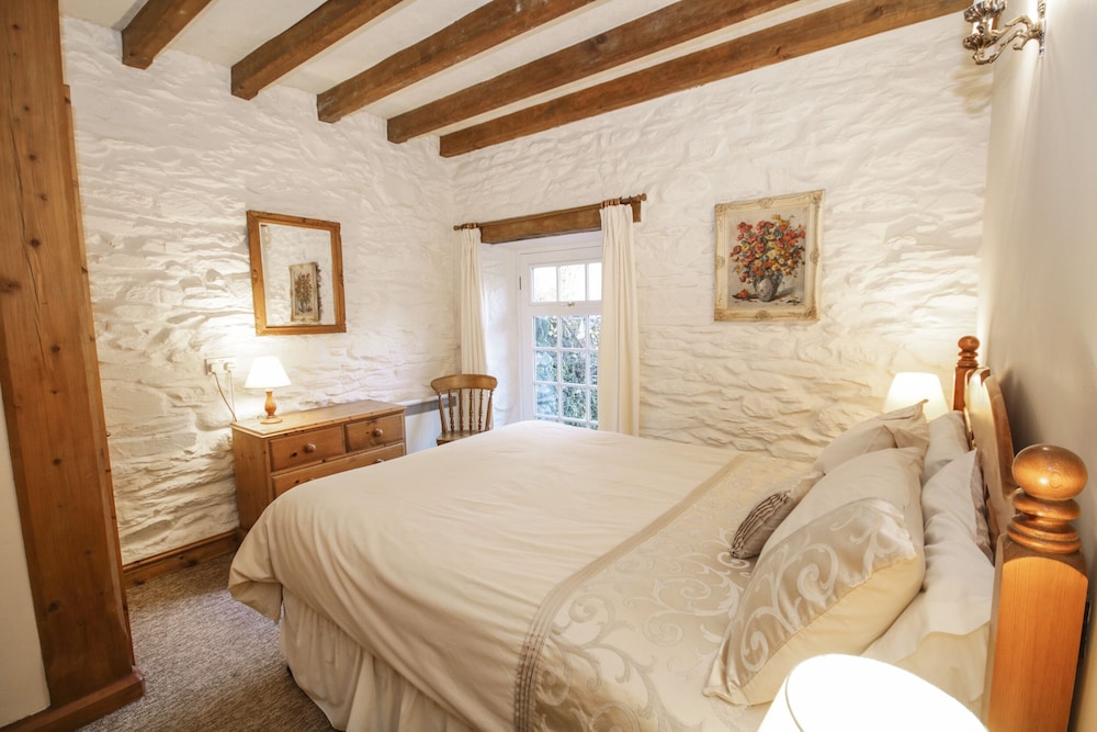 Royal Oak Farm Cottage view 3